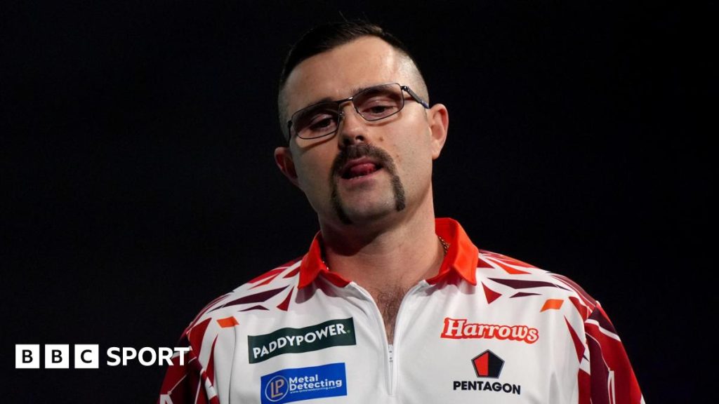 Hasil PDC World Darts Championship 2025: Damon Heta melakukan sembilan darter saat kalah dari Luke Woodhouse