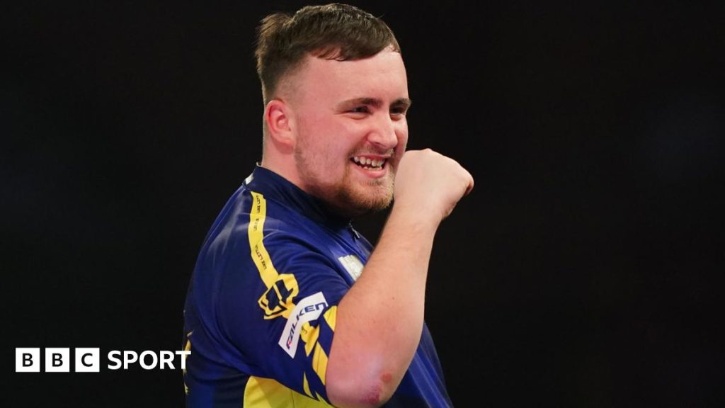 Hasil PDC World Darts Championship 2025: Luke Littler mengalahkan Ian White untuk mencapai babak keempat