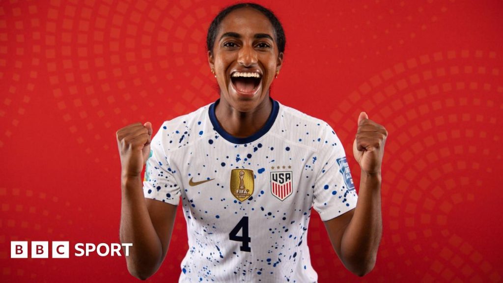 Naomi Girma: Chelsea merekrut bek AS dengan biaya rekor dunia