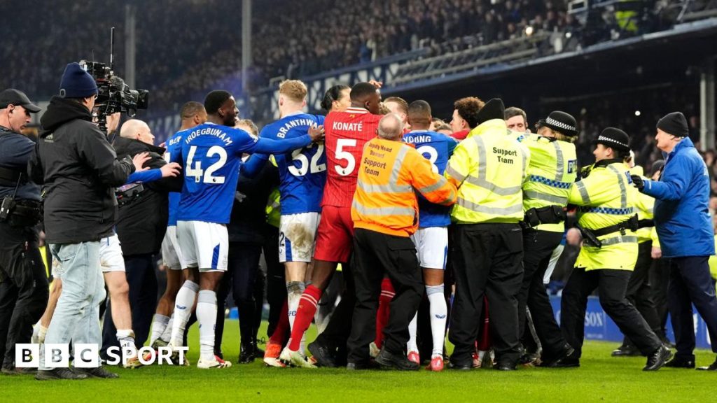 Abdoulaye Doucoure: Kapten Liverpool Virgil van Dijk menuduh gelandang Everton dari Provocation in Derby Clash