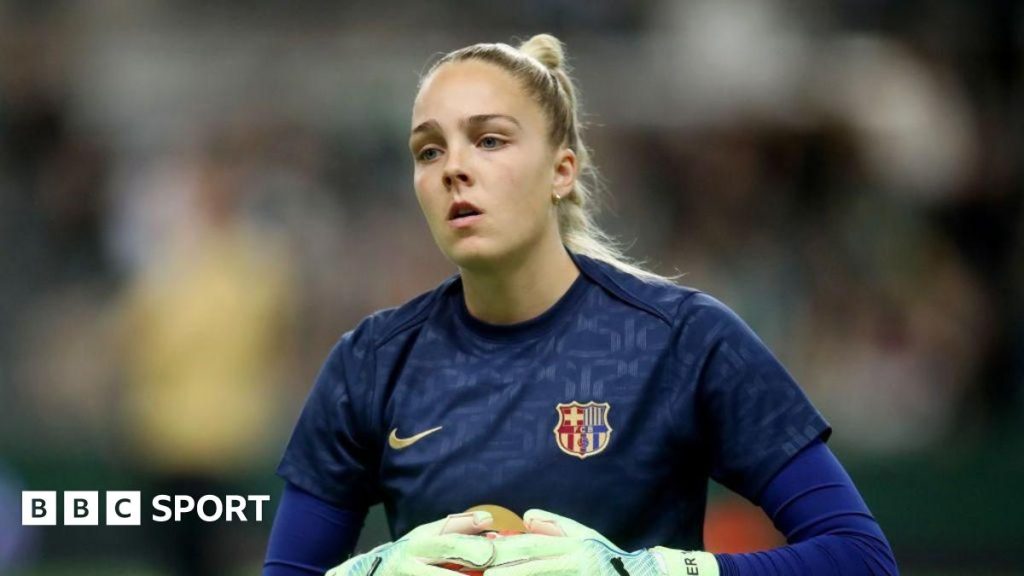 Ellie Roebuck: Mantan kiper City Manchester saat pulih dari stroke dan bergabung dengan Barcelona