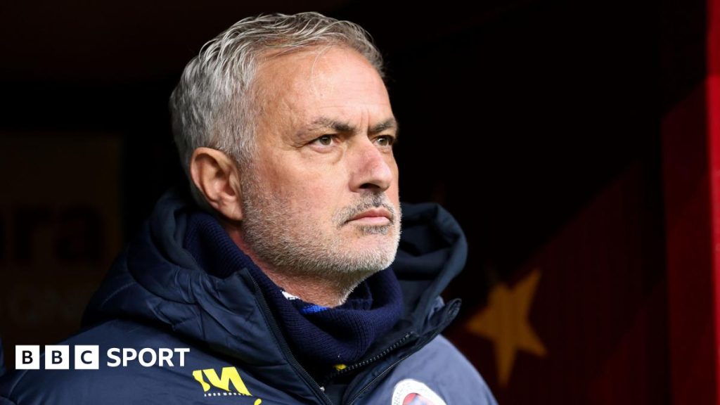 Jose Mourinho: Fenerbahce Manager mengajukan gugatan terhadap Galatasaray setelah Istanbul Derby