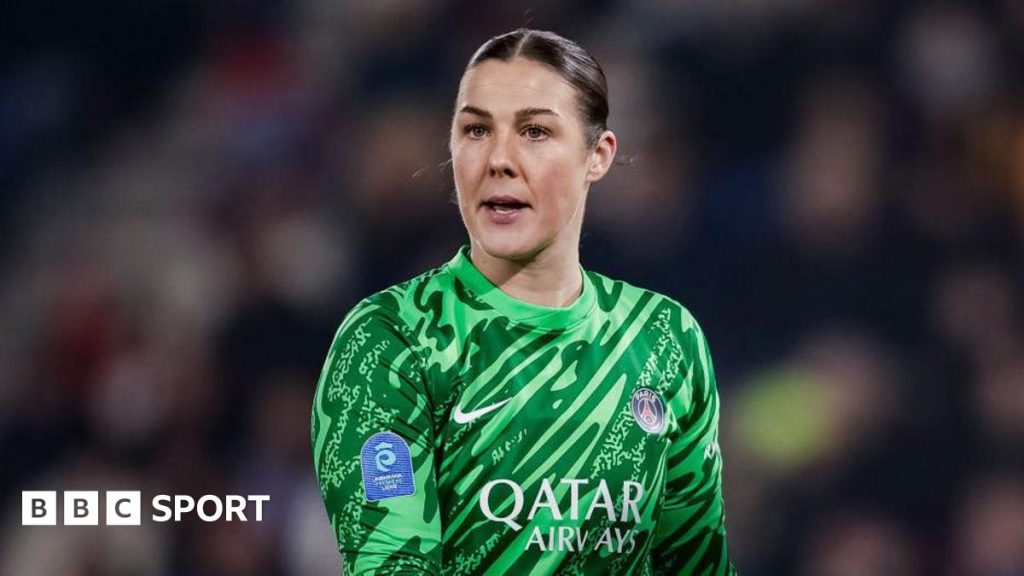 Mary Earps: Kiper Inggris tentang Kehidupan di Paris St-Germain