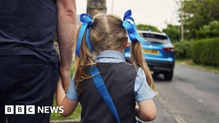 Anak -anak termiskin kehilangan lebih banyak sekolah dan lebih jauh di belakang setelah Covid, kata studi