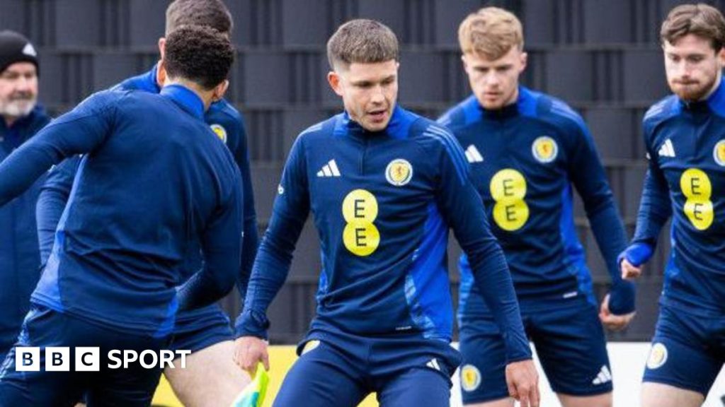 George Hirst didukung oleh mantan pemain striker Inggris untuk sakelar Skotlandia