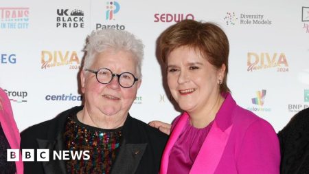 Nicola Sturgeon Membuat Komedi Bow di Glasgow Comedy Festival