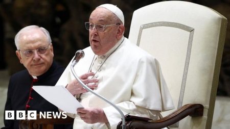 Paus Francis mengatakan dia menghadapi ‘periode uji coba’ dalam pembaruan kesehatan