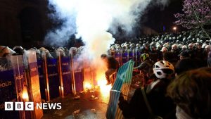 Pengunjuk rasa di Turki Rally ‘for Justice’ setelah penangkapan walikota