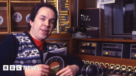 Radio 1 DJ dan presenter Andy Peebles meninggal berusia 76 tahun