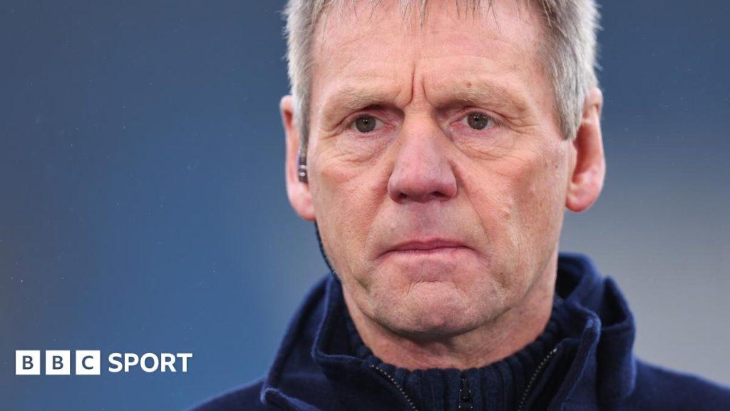 Stuart Pearce: Mantan Bek England di ‘Great Spirits’ setelah darurat medis dalam penerbangan