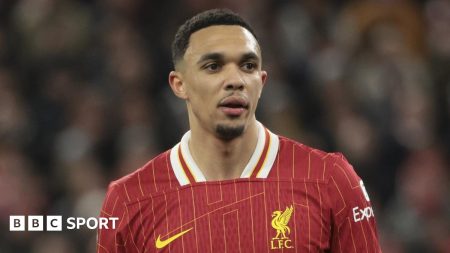 Trent Alexander-Arnold: Real Madrid dalam pembicaraan tentang menyelesaikan penandatanganan Liverpool Full-Back