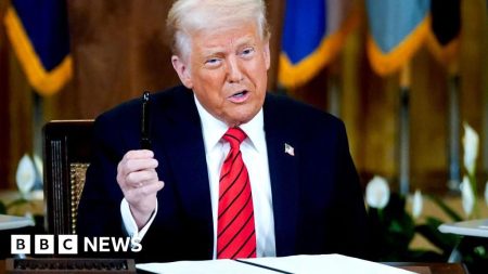 Trump membatalkan perintah eksekutif terhadap firma hukum setelah janji $ 40 juta